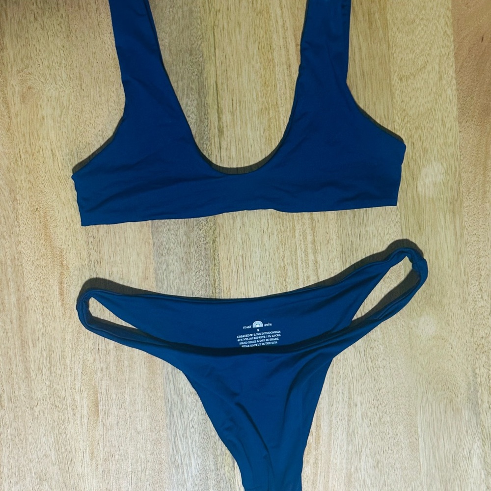 Navy Blue Minimalist Bikini Set with Sporty Design: Toast Swim
